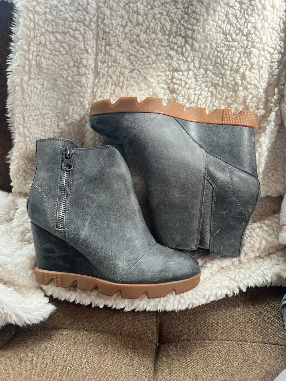 SOREL Wedge Ankle Boots in Charcoal Gray with Tan Sole Leather size 7